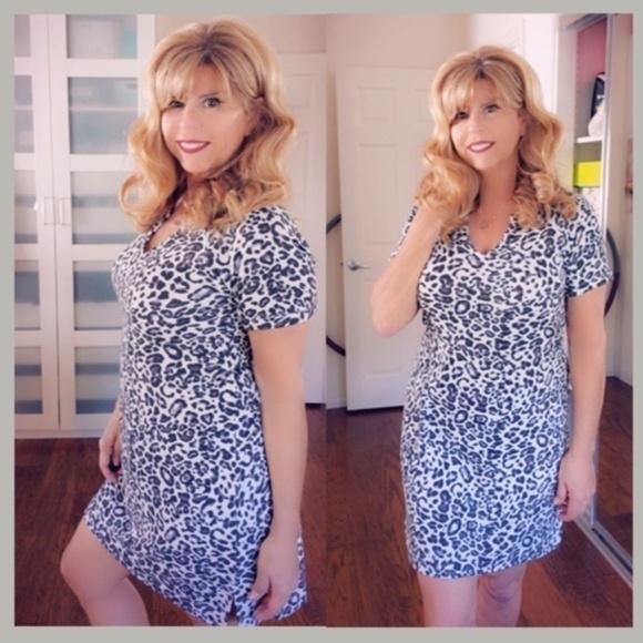💌Leopard V Neck Dress Size Medium - Picture 2 of 3